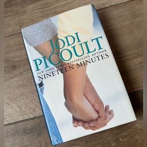 Nineteen Minutes - Jodi Picoult
